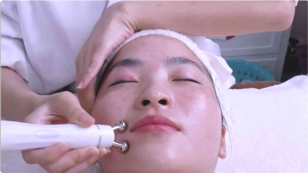 How to use HydraGlow H2O2 Facial Device (4)