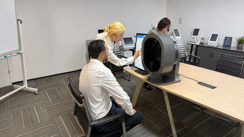 chilean-agent-mr-c-skin-analyzer-demo-fotromed-